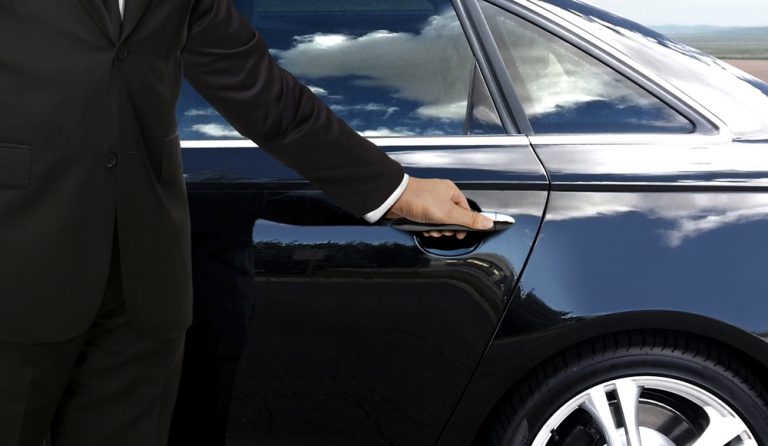 Customize Your Travel Experience With a Luxury Car Service